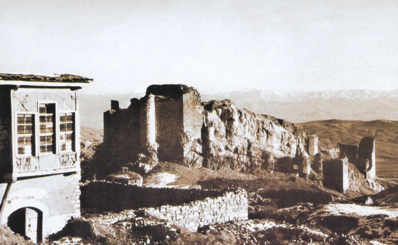 1930 LAR Harput evi ve kale